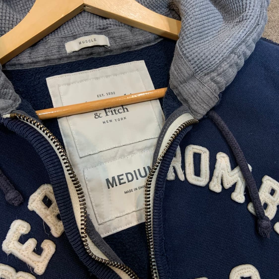 아베크롬비 스펠아웃 네이비 후드집업 M 상품이미지2