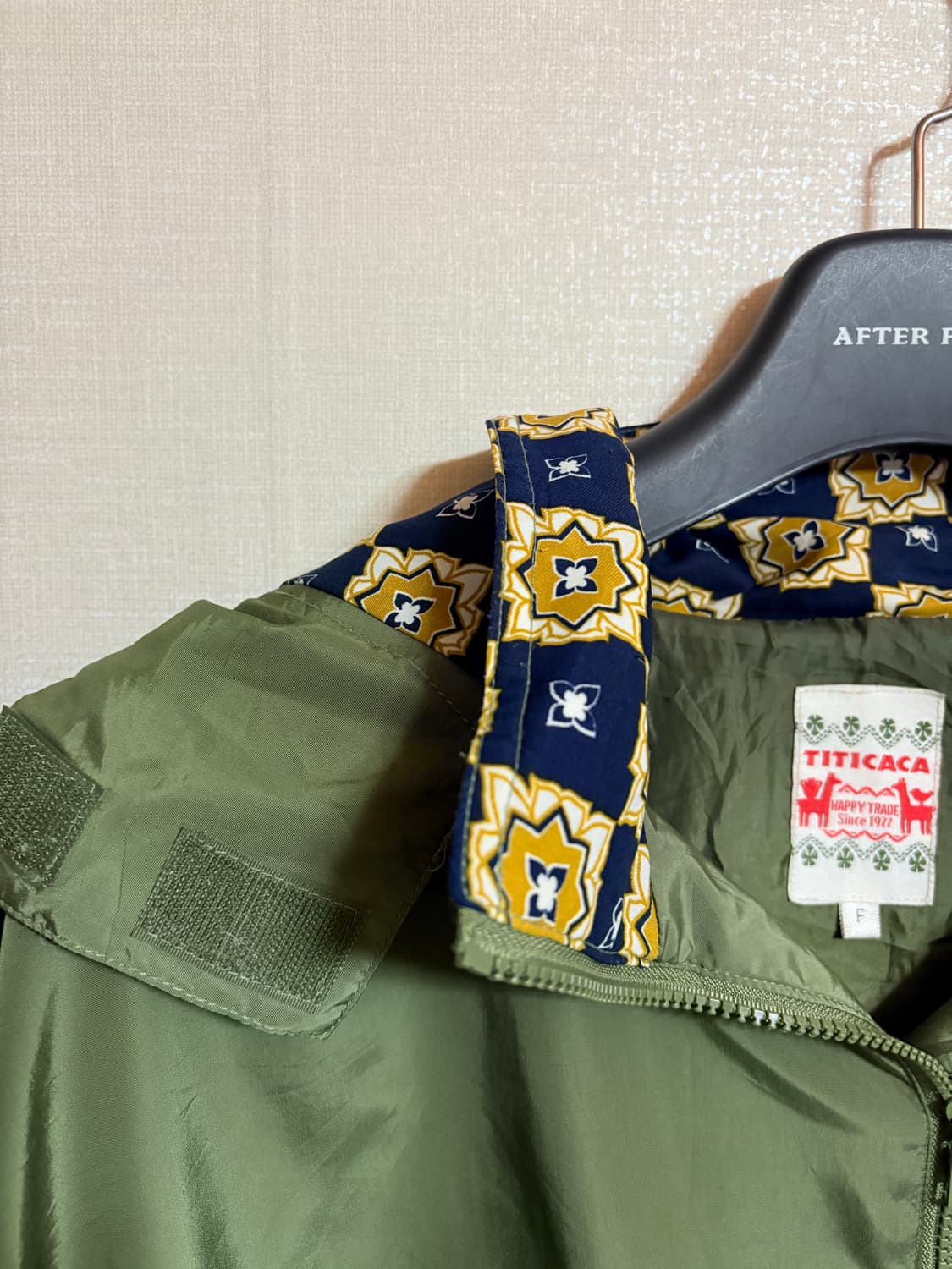 Titicaca kaki windbreaker 상품이미지5