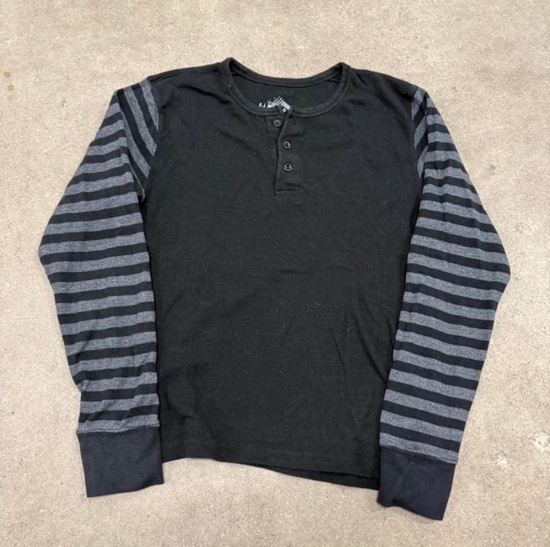 black striped henley thermal longsleeve 상품이미지1