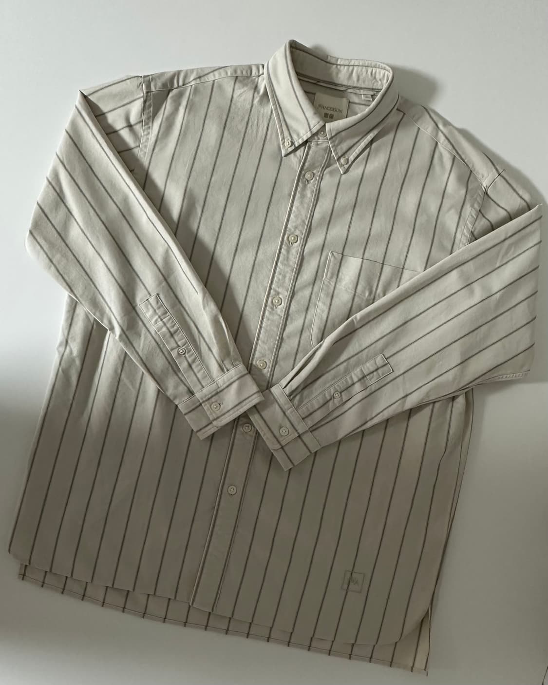 유니클로 jw앤더슨 옥스포드 스트라이프 셔츠 상품이미지3