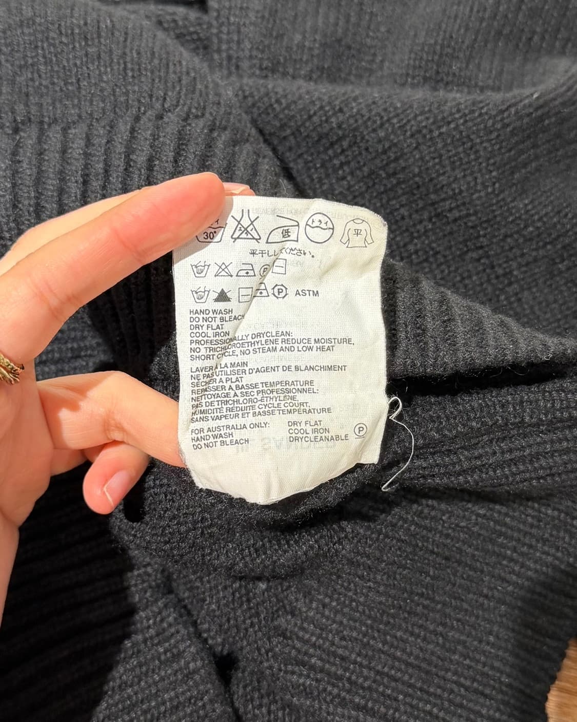 질샌더 블랙 딥 브이넥 캐시미어 니트 롱 슬리브 상품이미지9