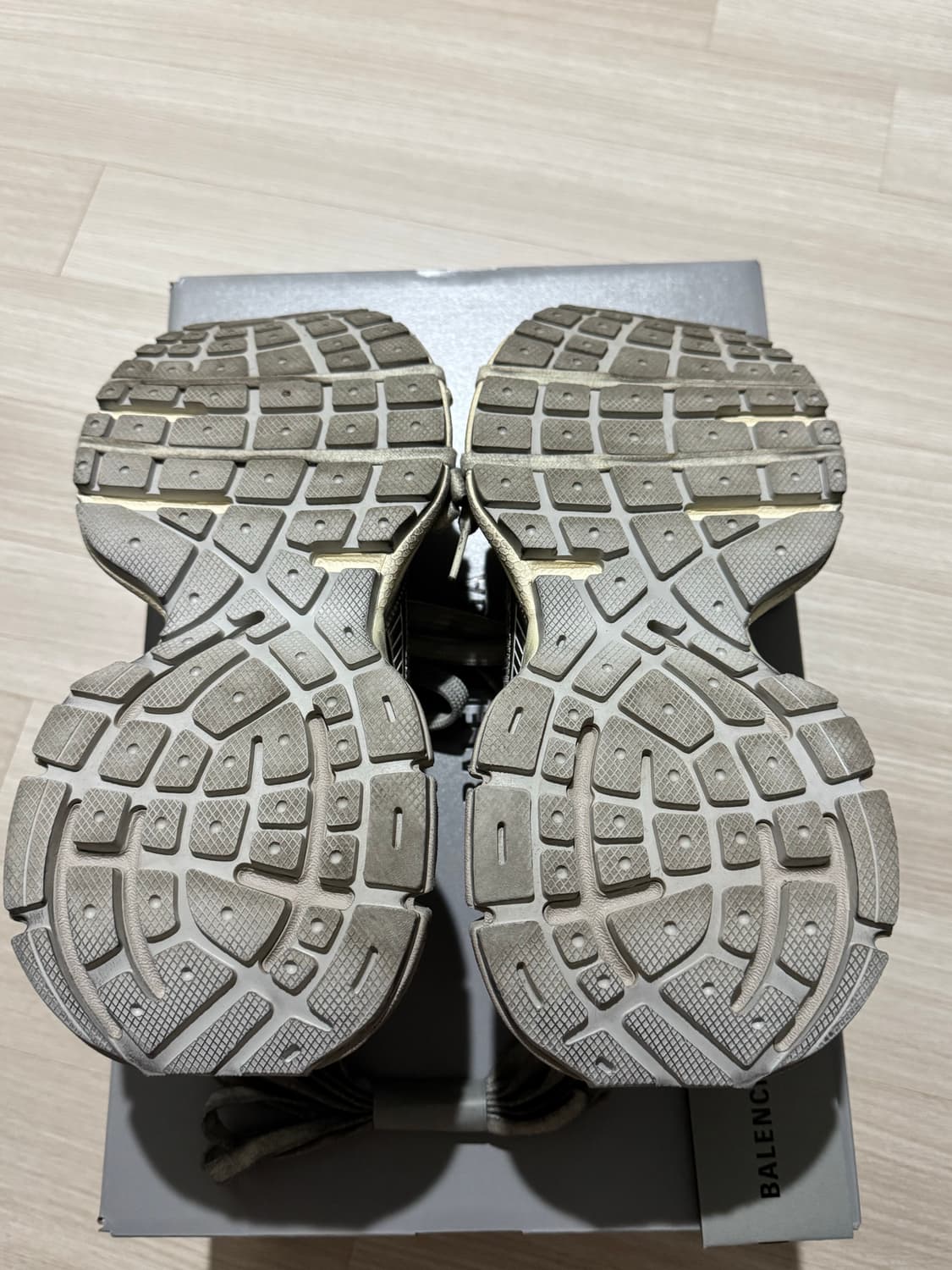 [40] 발렌시아가 3XL 에그쉘 상품이미지2