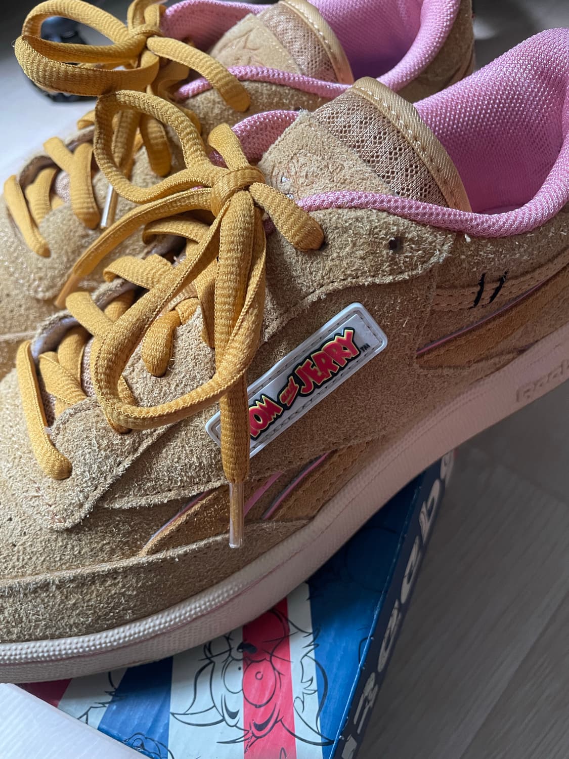 리복 x 톰과 제리 클럽씨 리벤지 로우 제리 260 상품이미지1