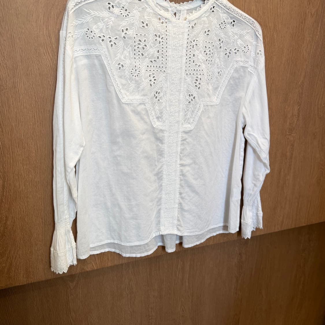 빈티지 코튼 롱슬리브 블라우스 레이스 자수 디테일 레귤러핏 화이트 상품이미지4