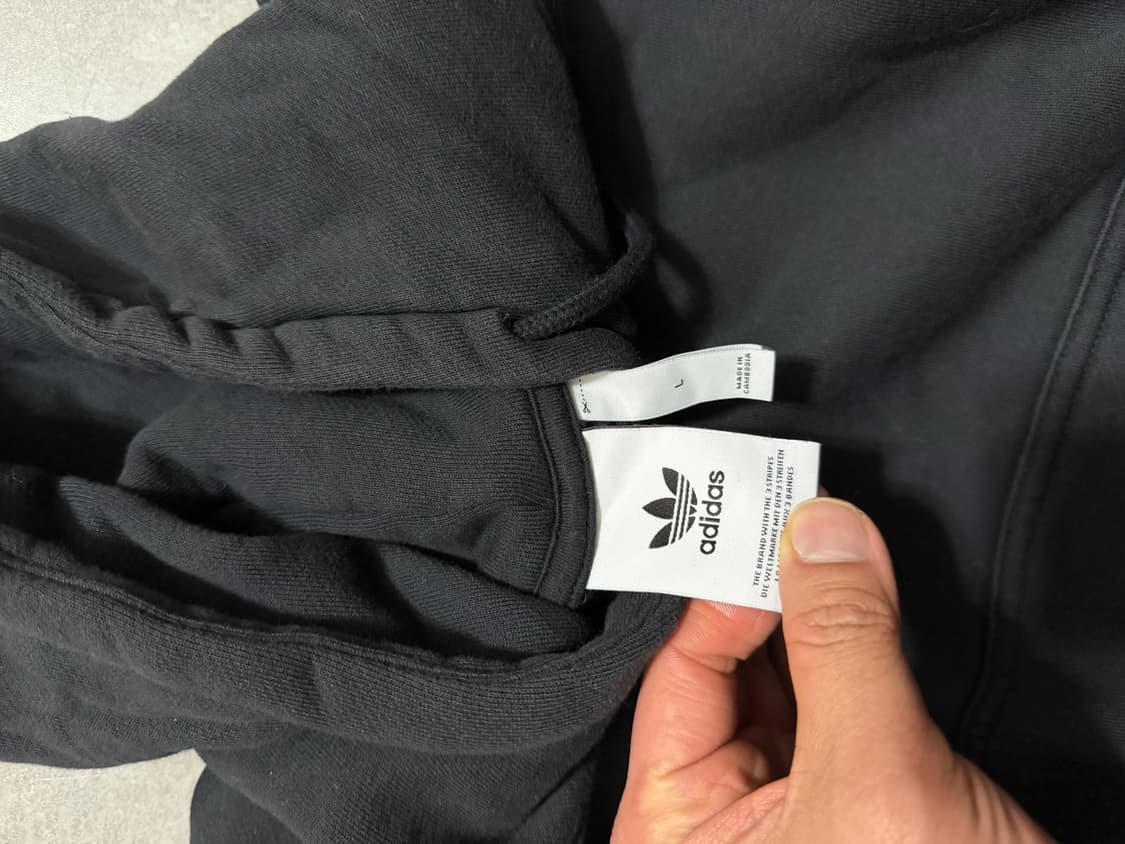 아디다스  블랙컬러 스몰로고패치 스웻후디 100size   상품이미지3