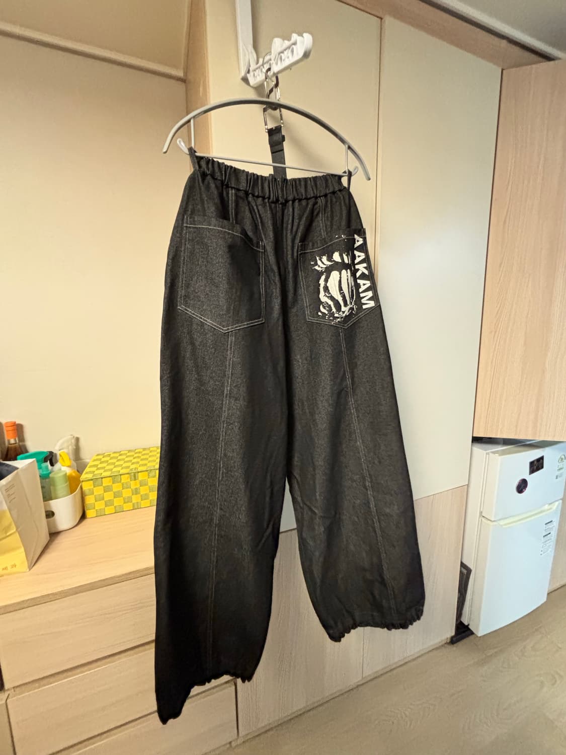 아캄 Knee Pin-tuck Printed Denim Pants 상품이미지4