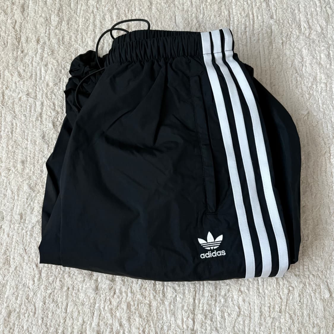 아디다스 삼선 우븐 트레이닝 팬츠 L (IY7251) 상품이미지1