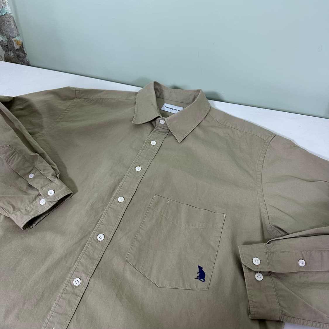 L 105 에스피오나지 베이지 마우스로고 오버핏 옥스퍼드셔츠 상품이미지2