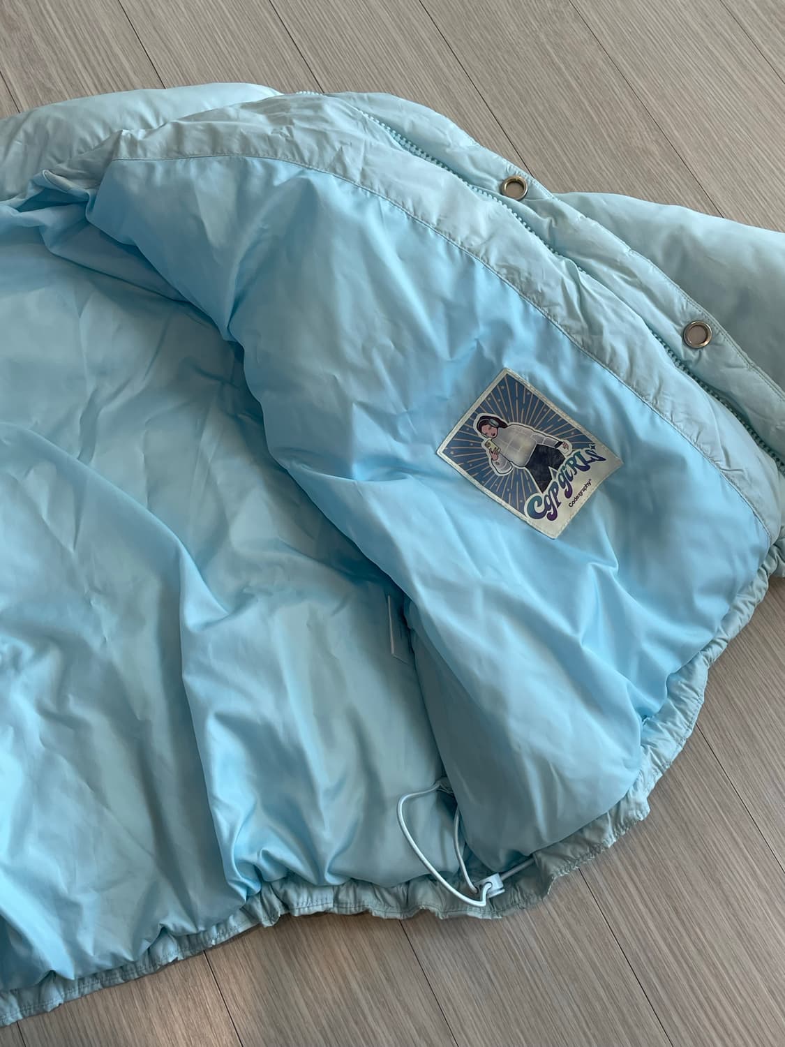 코드그라피 숏패딩 글로시 컬러링 크롭 푸퍼_캔디블루 상품이미지3