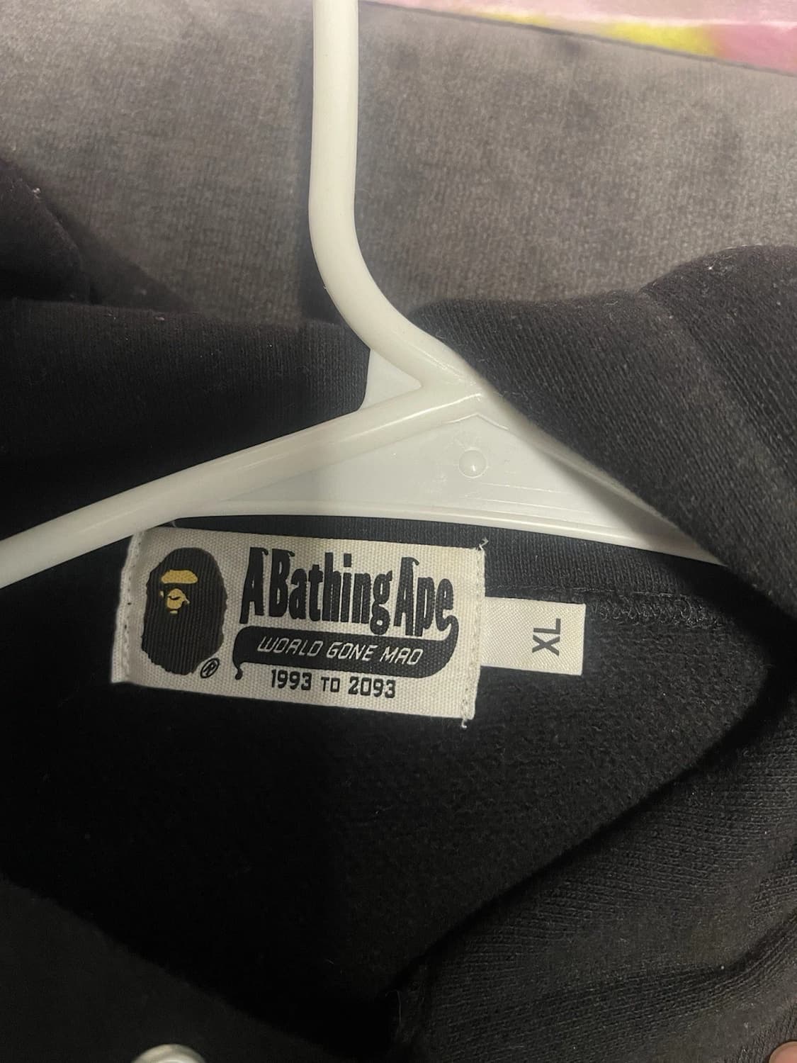 베이프 베이비 마일로 x 위즈 칼리파 풀오버 후드티 블랙 상품이미지2