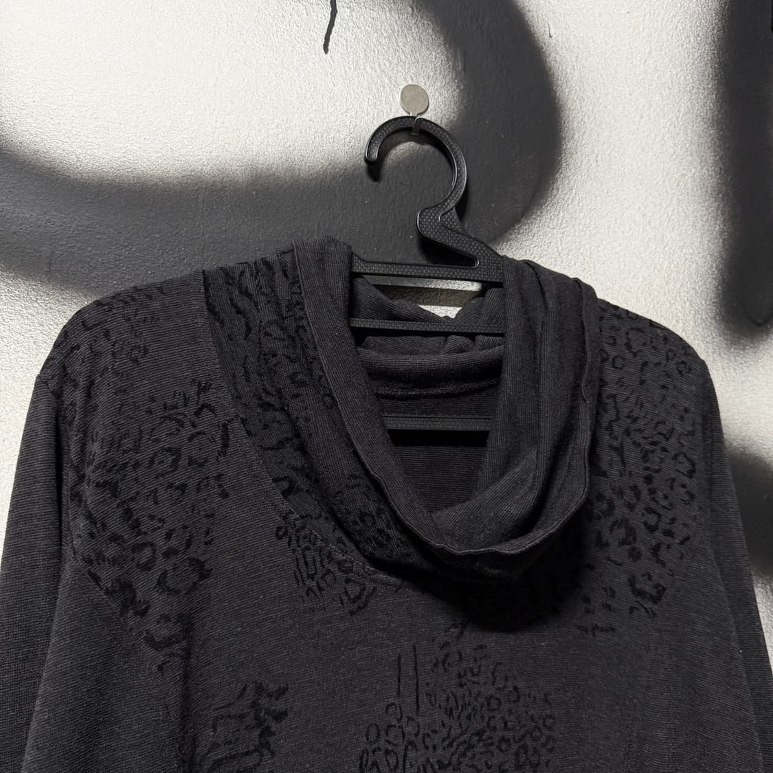 VTG 빈티지 레오파드 패턴 딥 터틀넥 셔링 러플 언발 니트 상품이미지3