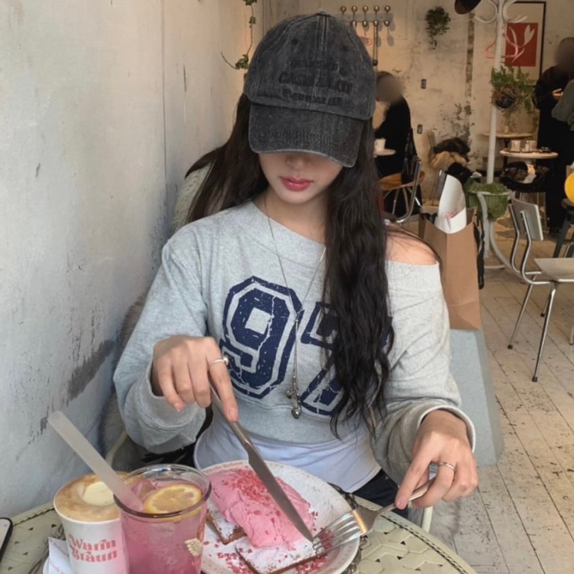 스컬프터 오프숄더 크롭 스웻셔츠 s 멜란지그레이 맨투맨 상품이미지3