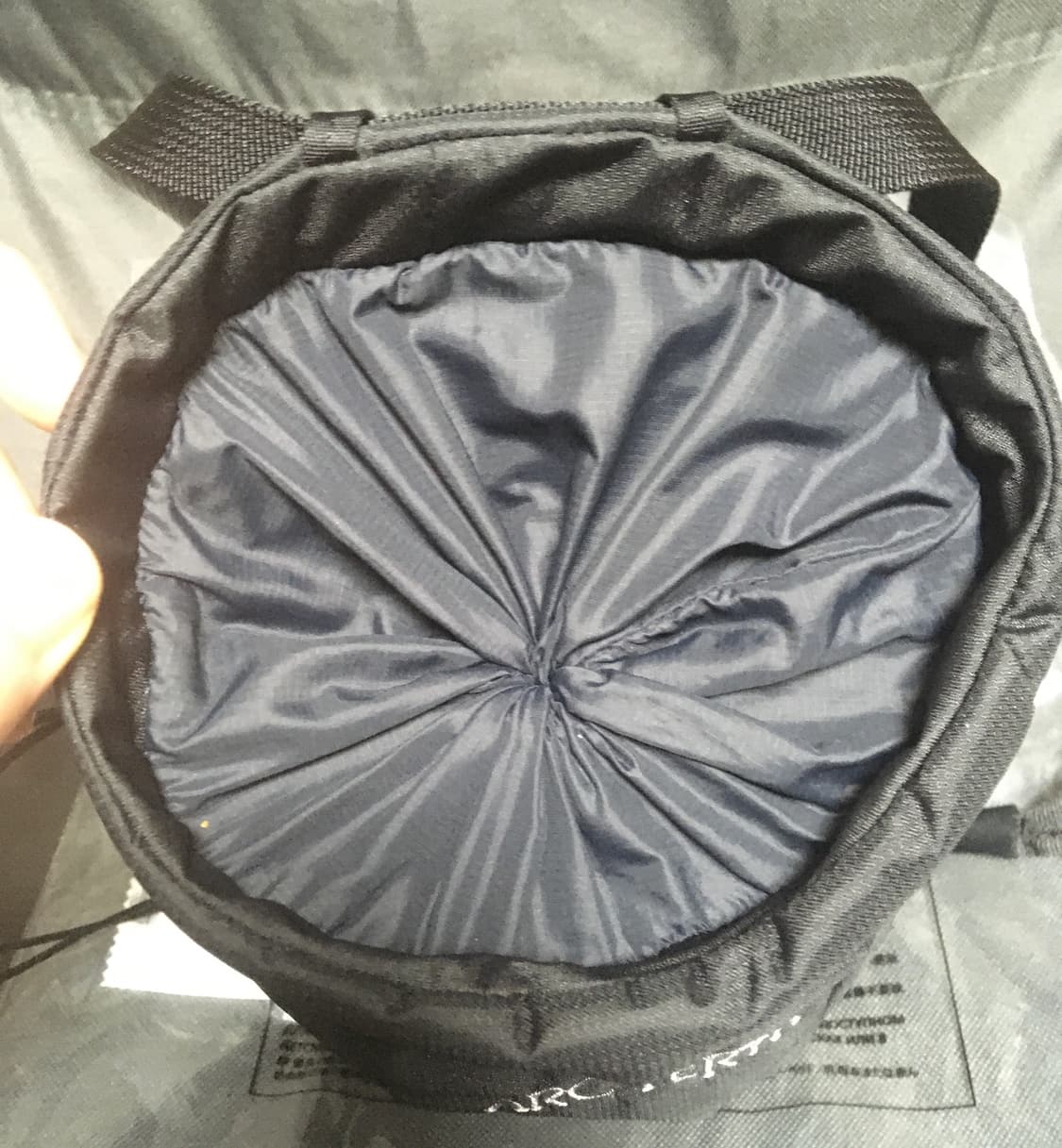 아크테릭스 이온 라이트웨이트 초크백 라지 블랙 판매합니다 상품이미지3