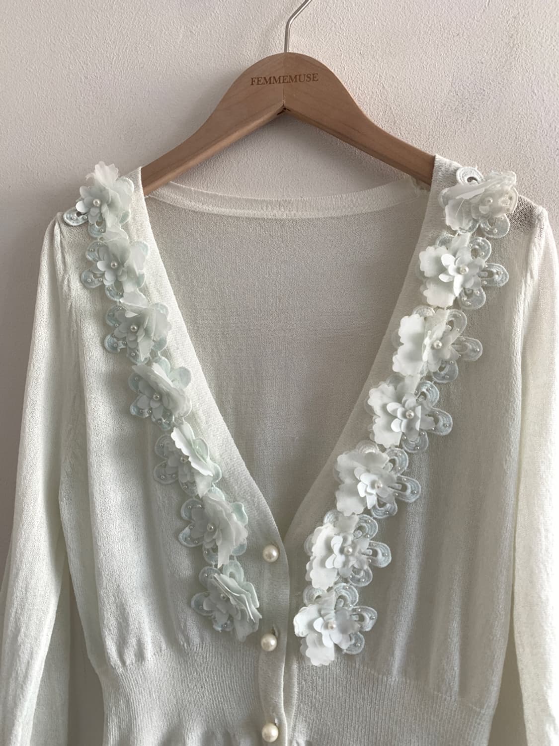 Flower beads emboridery cardigan 상품이미지3