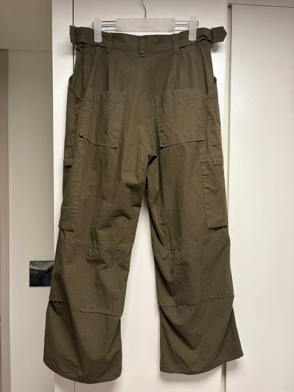 해칭룸 퍼티그 오버팬츠 다크 카키 3사이즈 판매합니다. 상품이미지6