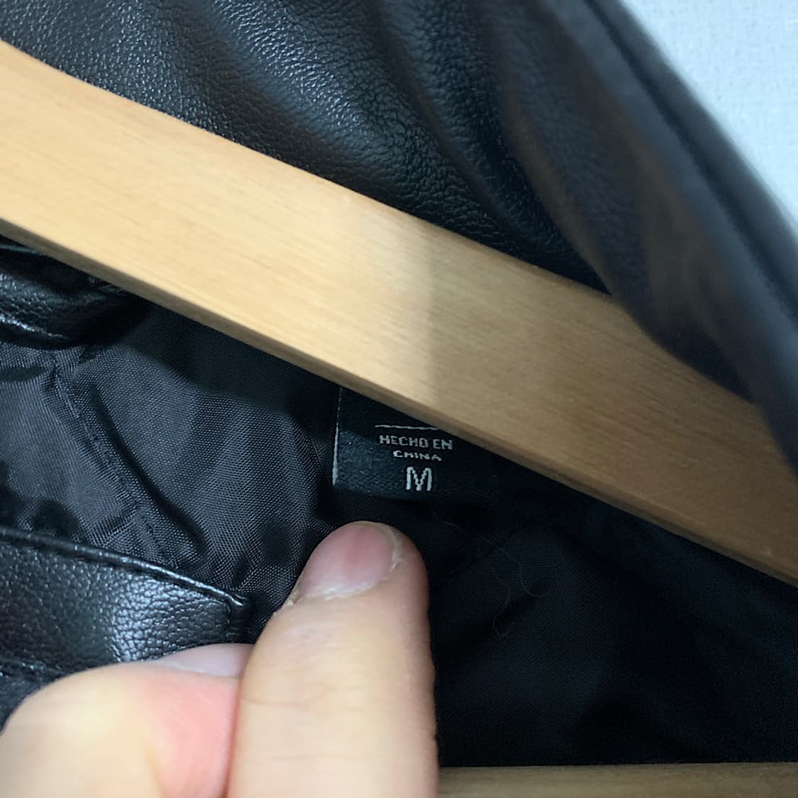 DKNY 페이크 레더 봄버 자켓 M 상품이미지3