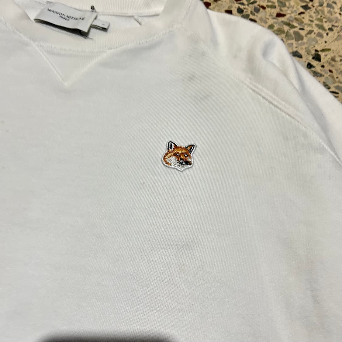 메종키츠네(Maison Kitsune) 화이트 폭스 헤드 맨투맨 상품이미지4