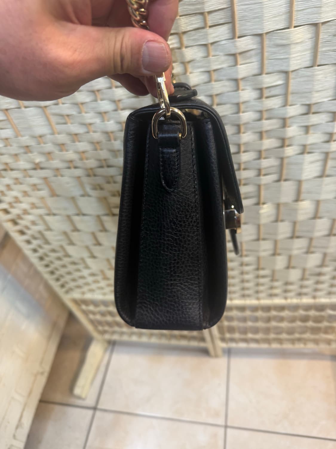 정품 구찌 인터로킹 체인 크로스백 팝니다 상품이미지5