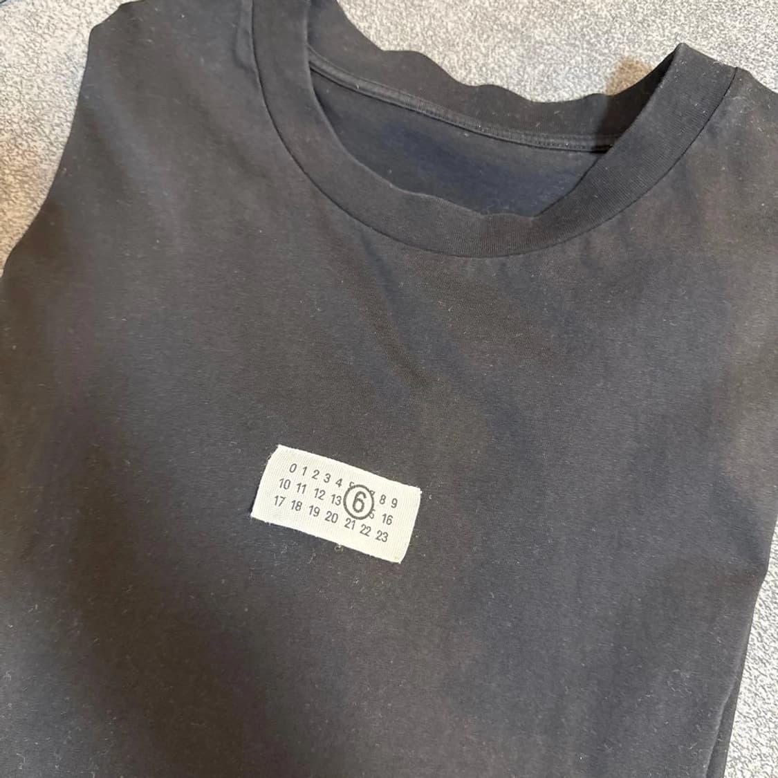 MM6 메종 마르지엘라 넘버링 로고 패치 반팔 티셔츠 상품이미지1