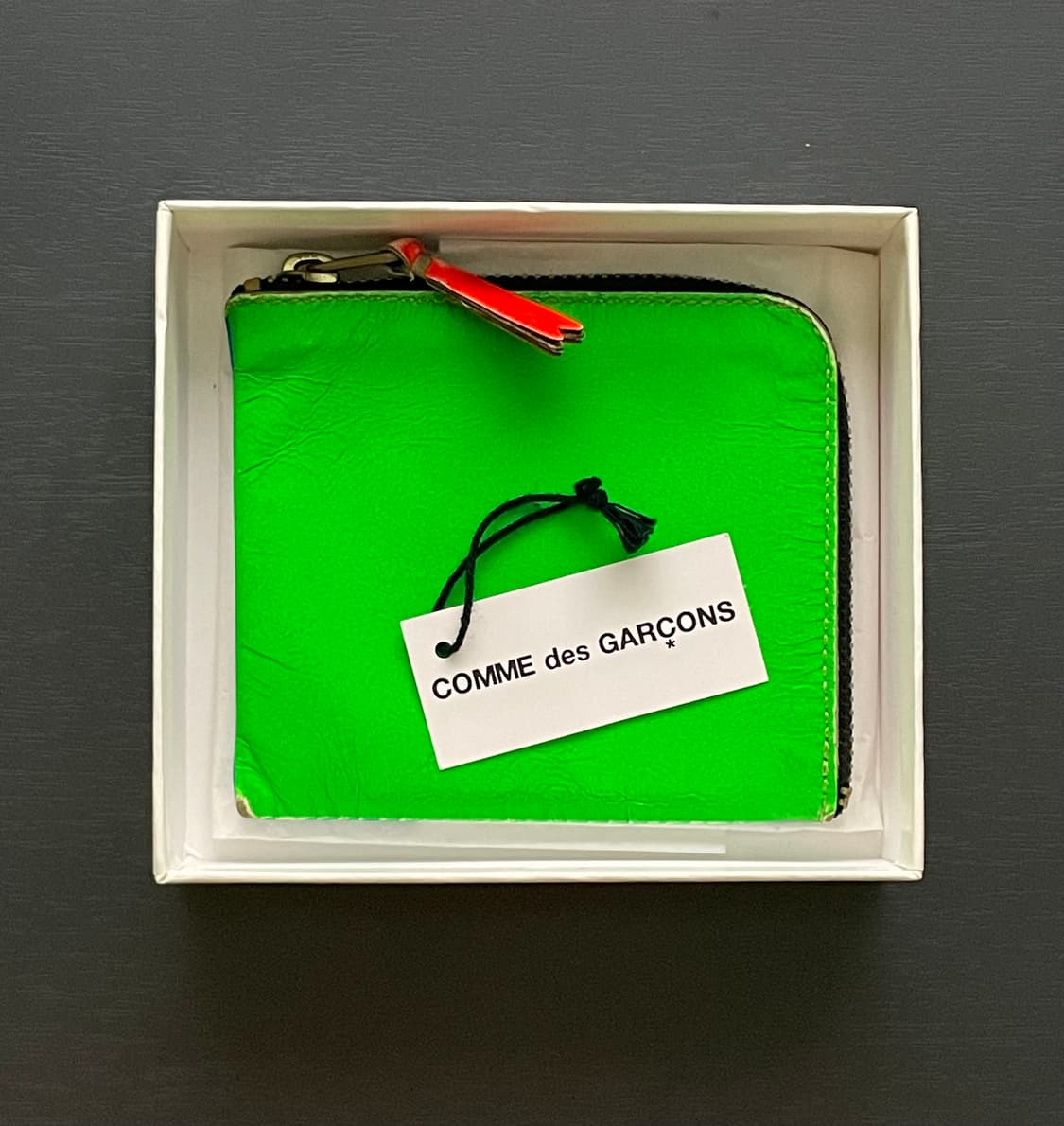 꼼데가르송 Comme des Garcons 슈퍼 플루오 가죽 반지갑 상품이미지1