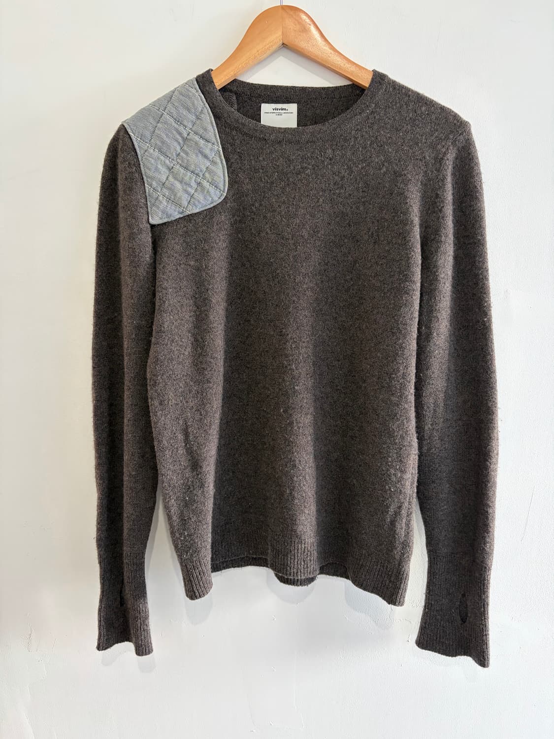 비즈빔 패치드 절개니트 상품이미지2