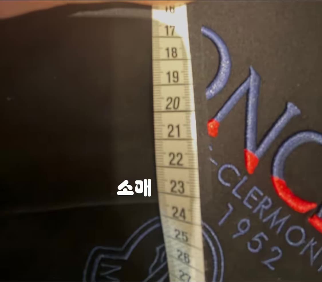몽클 캐쥬얼 반팔티 블랙 상품이미지5