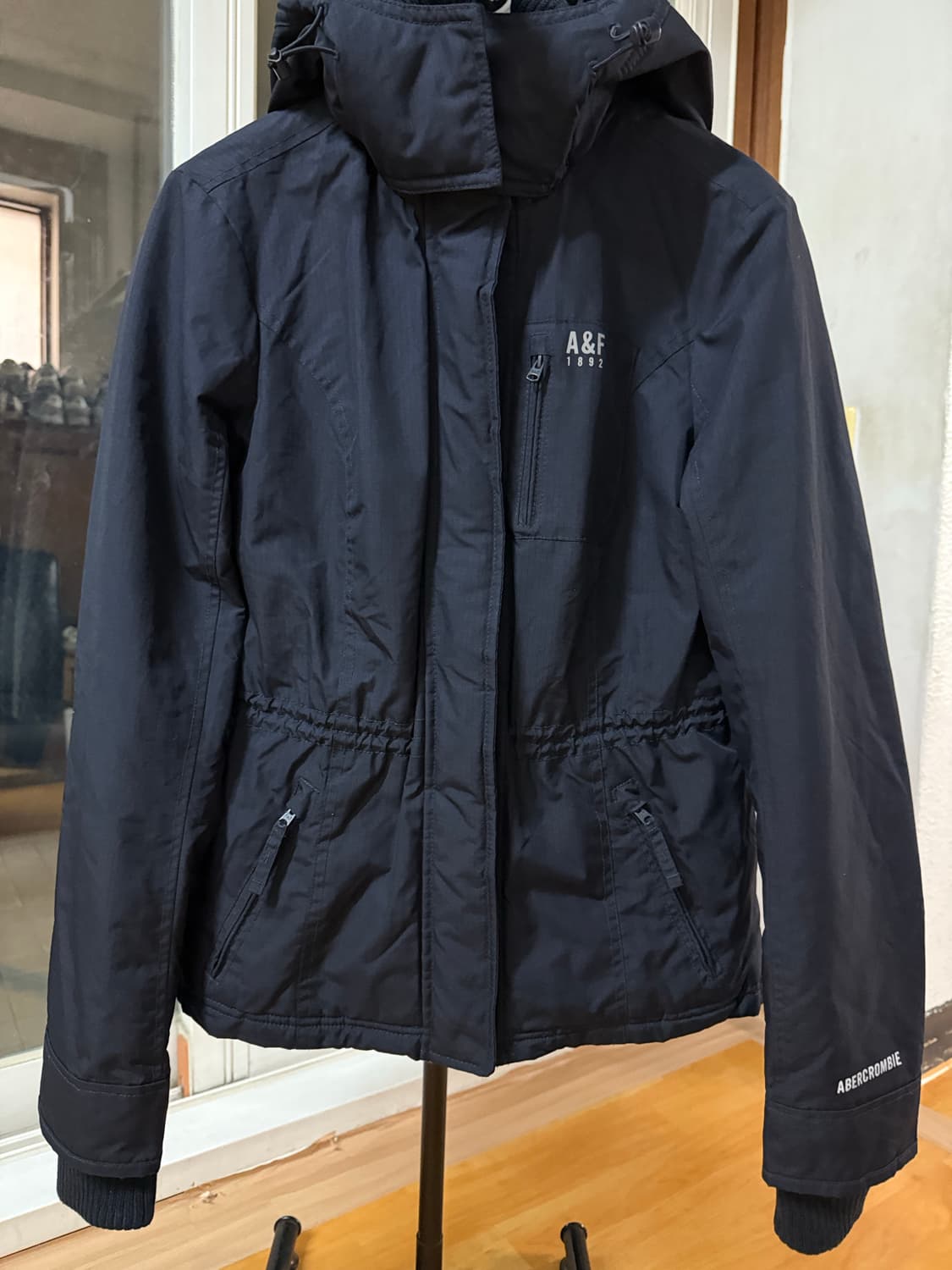 안냐세요 아베크롬비 바람막이 m 사이즈 판매합니다! 최상급 상품이미지1