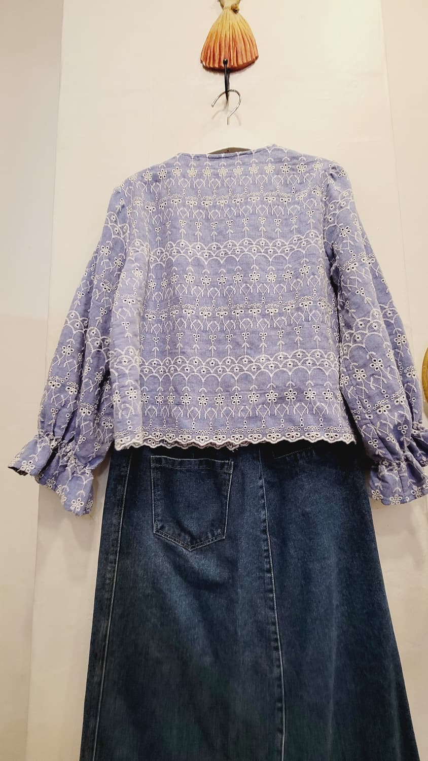 자라 펀칭자수 블라우스. 언발데님 포켓스커트 상품이미지6