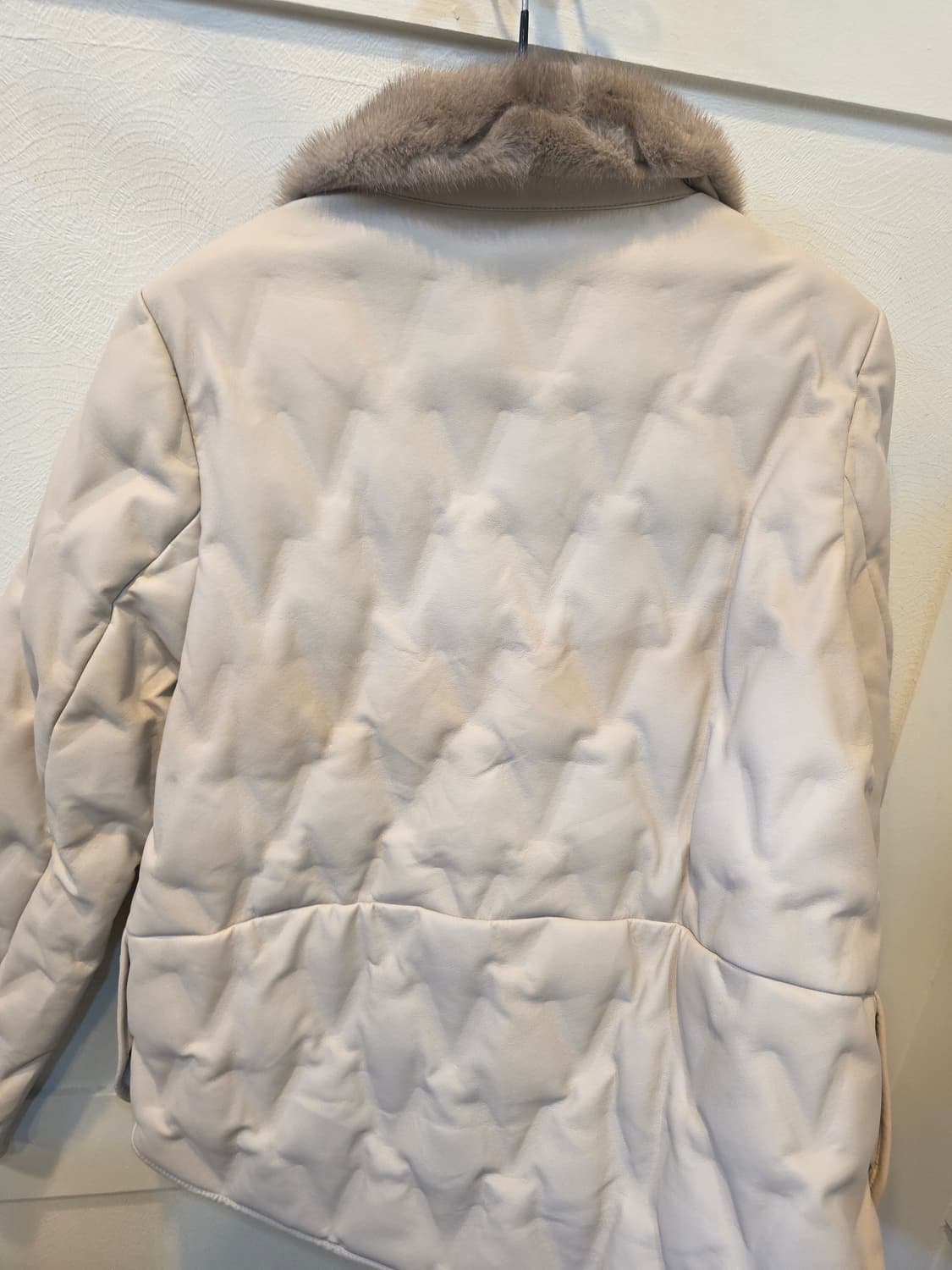 박춘무 밍크 카라 퀼티드 페이크 다운코트 상품이미지6