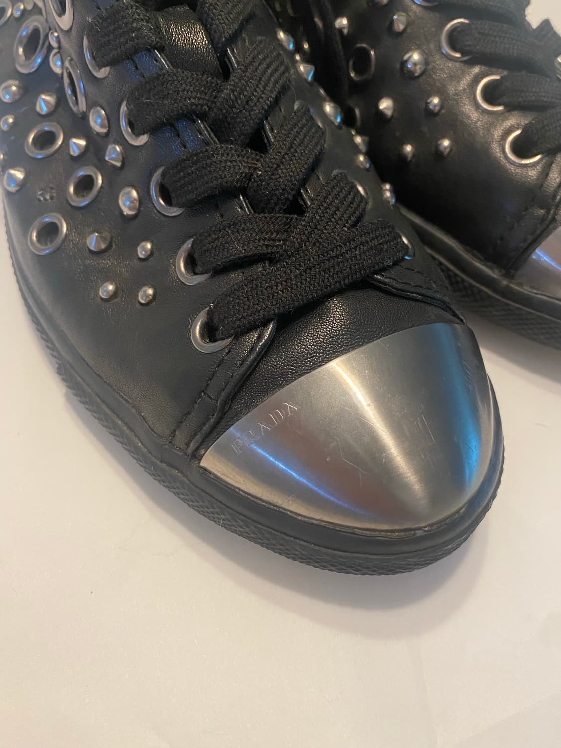 Prada 스터드 플랫 상품이미지3