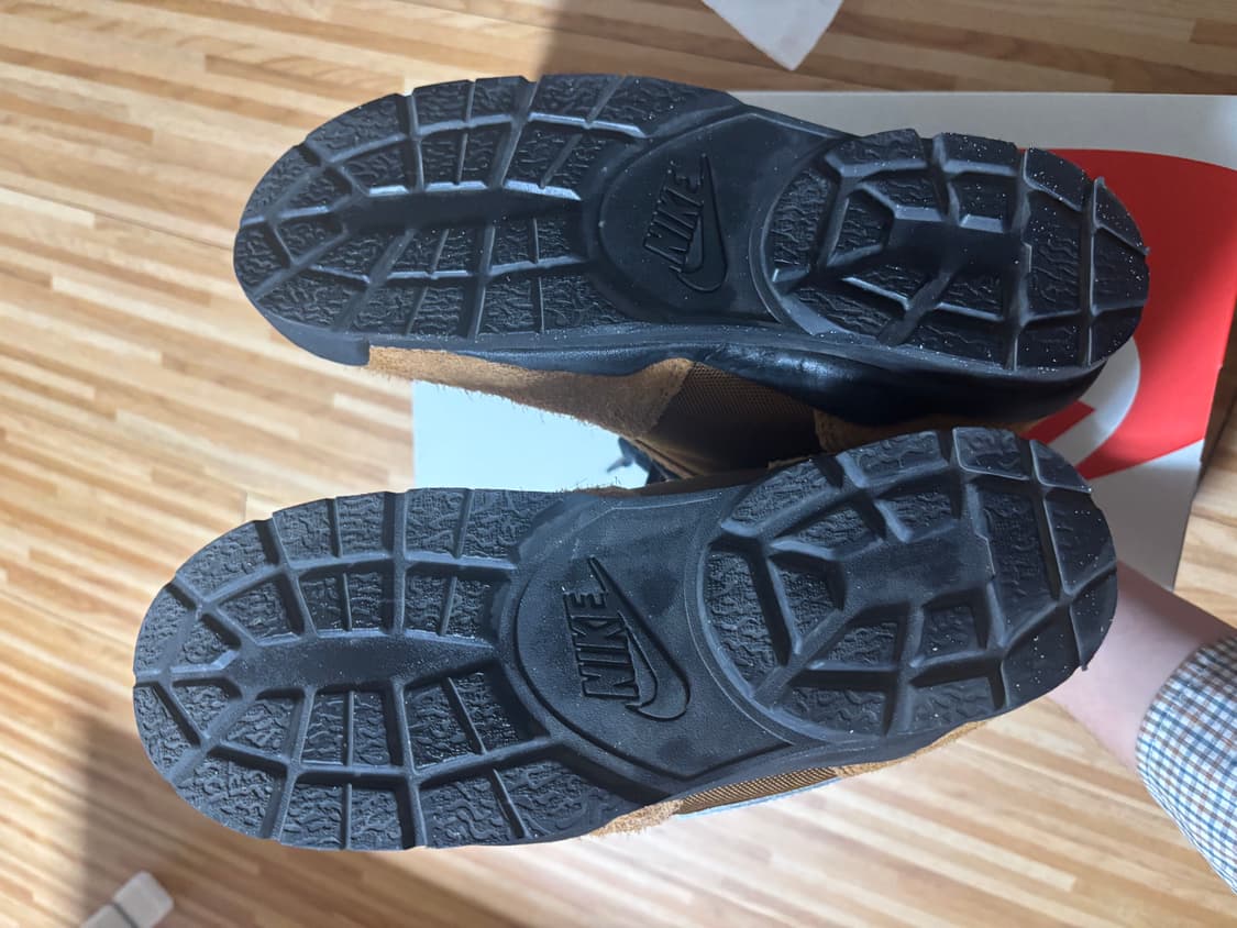 280) 나이키 x 스투시 에어 발토로 라이트 브리티시 탄 앤 블랙 상품이미지4