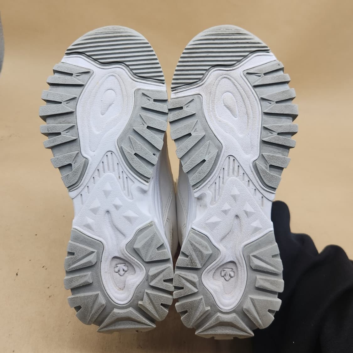 데상트 터보엑스 여성운동화230 상품이미지3