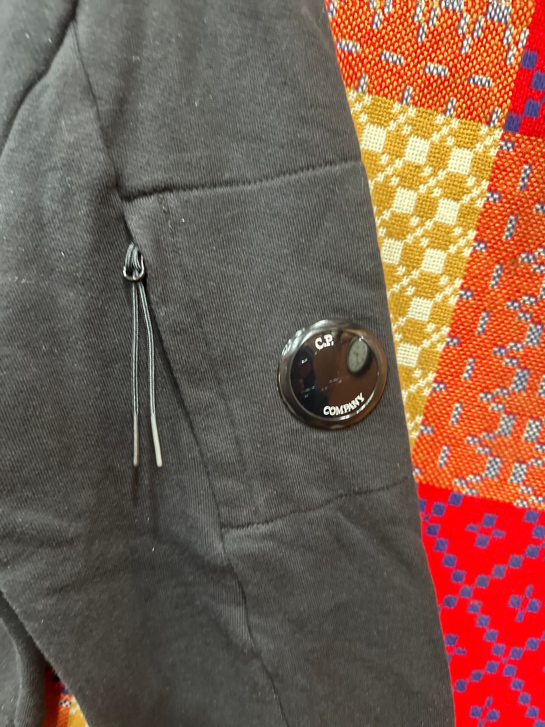 C.P. 컴퍼니 블랙 기모 맨투맨 100 상품이미지5