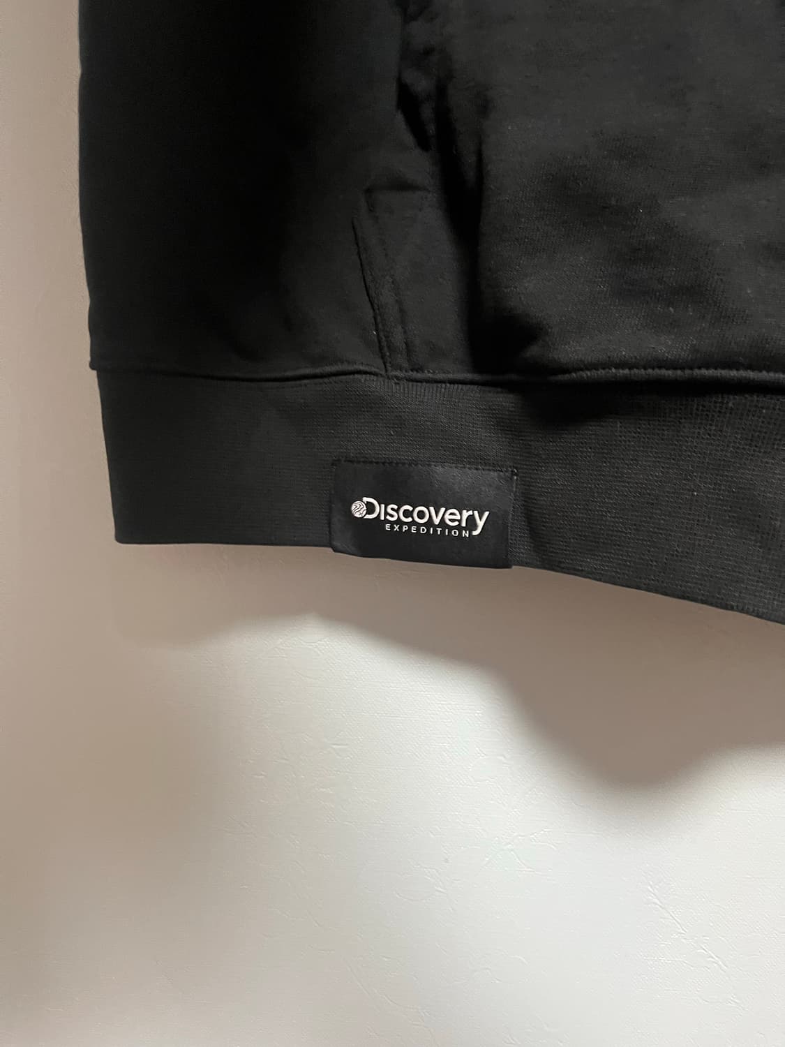 디스커버리 검정색 후드티 상품이미지3