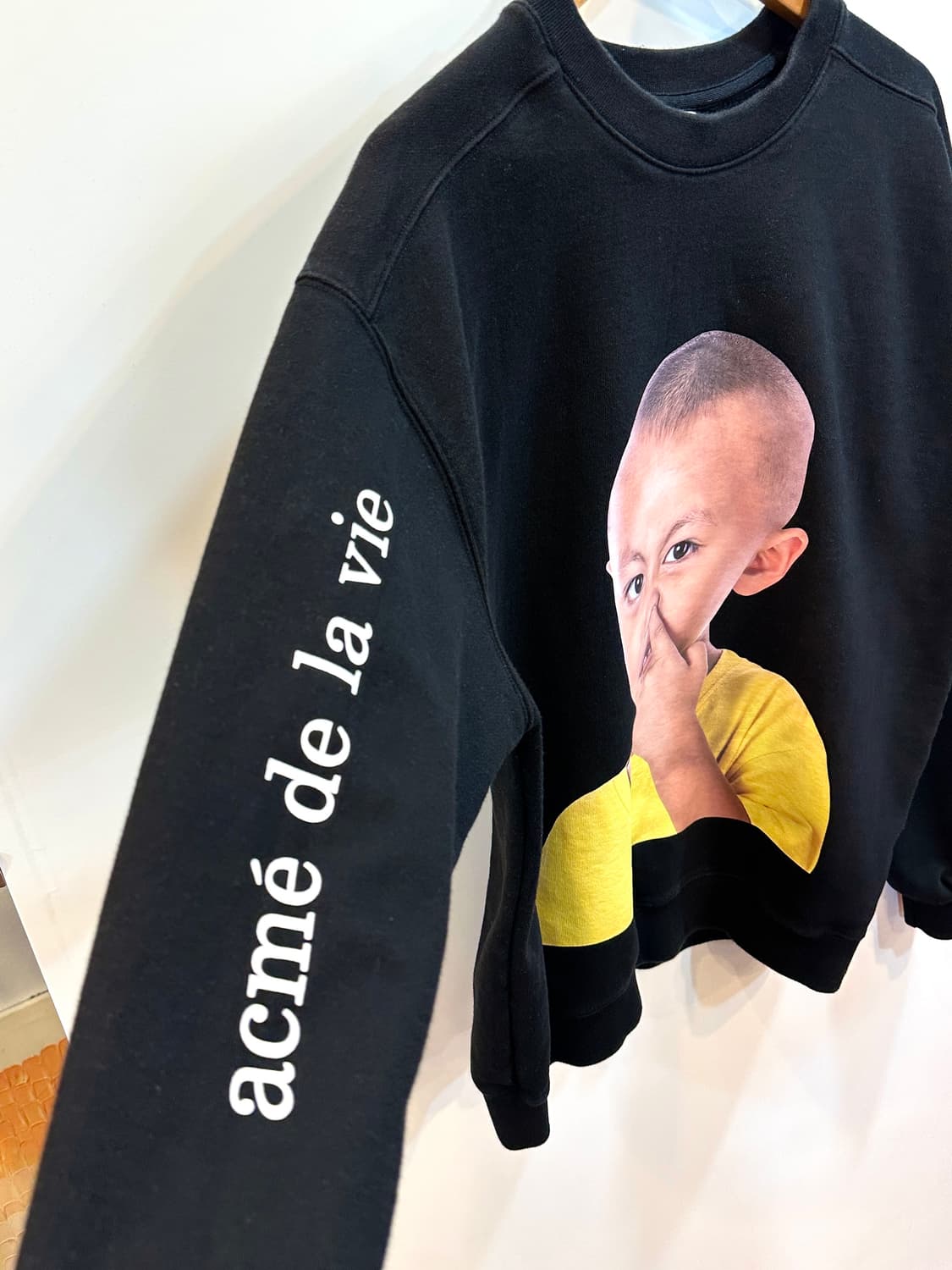 아크메드라비 베이비 페이스 블랙 맨투맨 상품이미지3