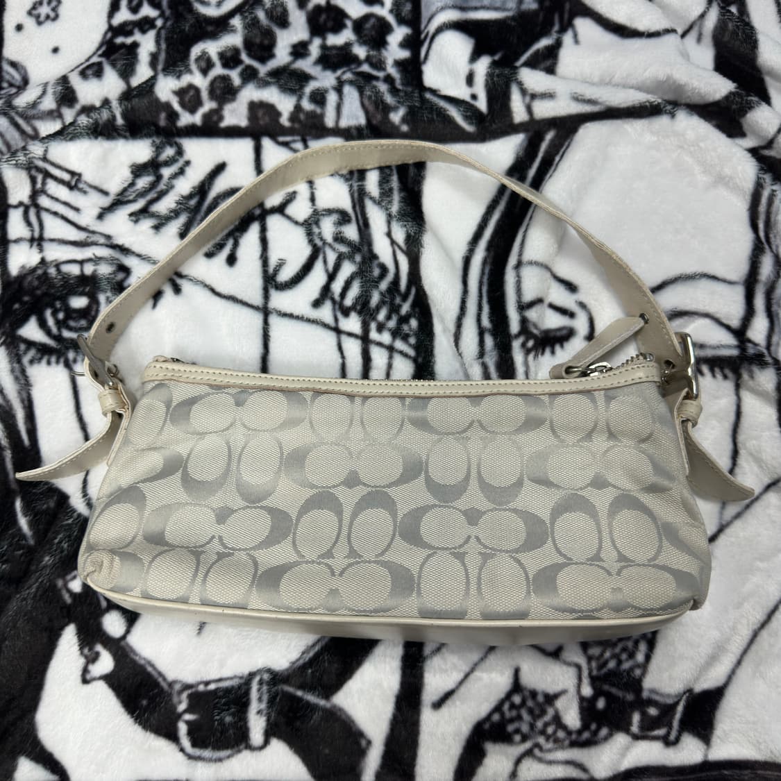 코치 시그니처 캔버스 미니 숄더백 상품이미지2