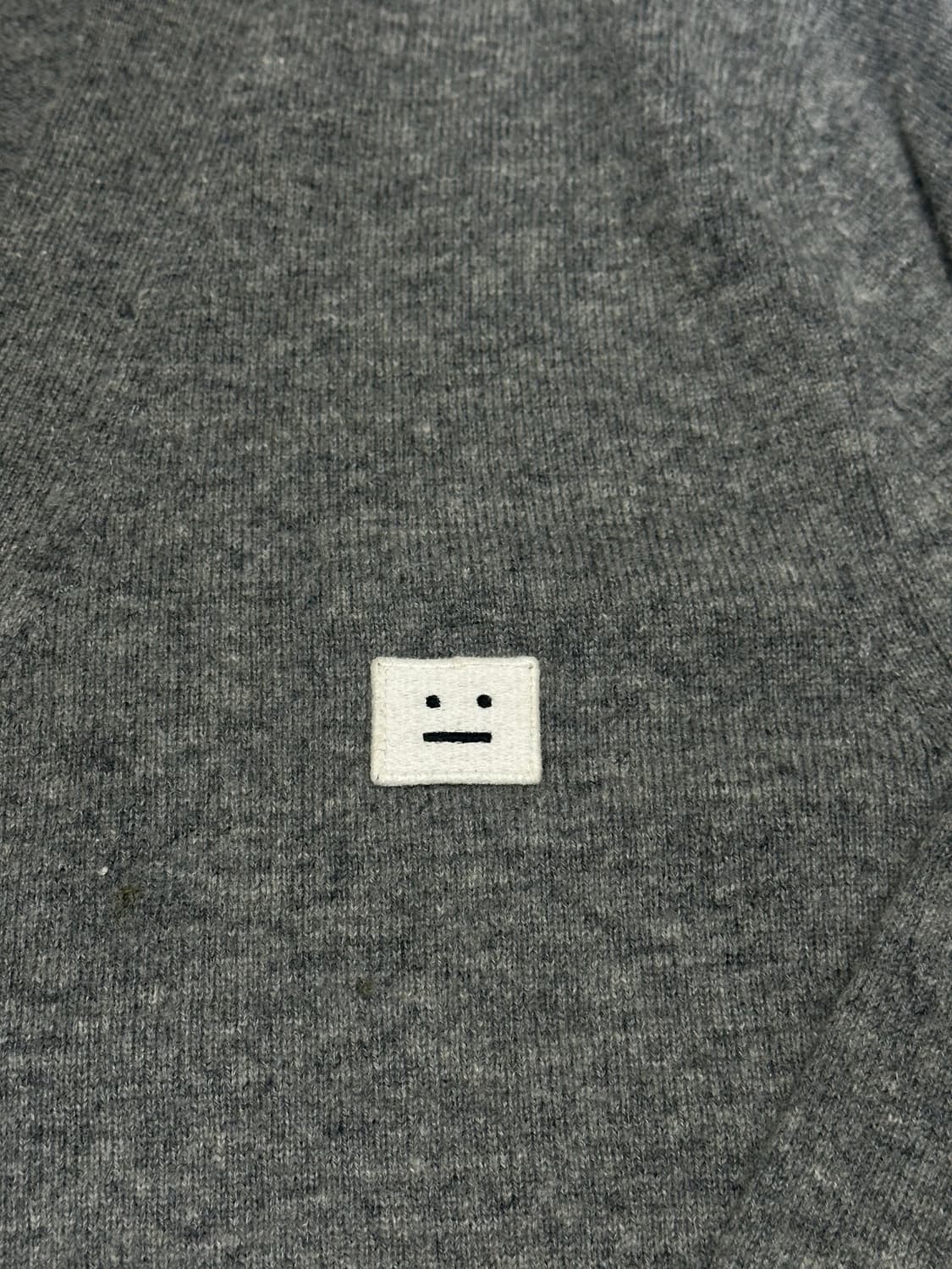 아크네 미니 로고 가디건 상품이미지3