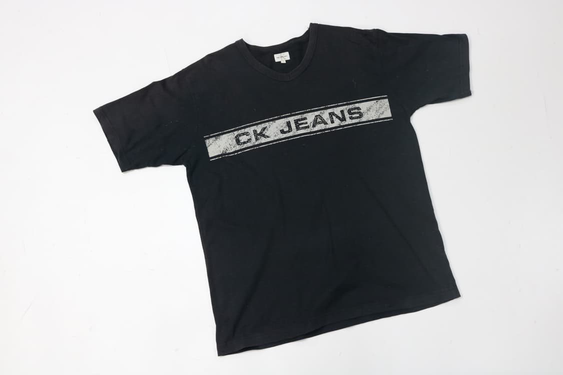 캘빈클라인 진 빈티지 크랙 로고 블랙 브이넥 반팔 티셔츠 상품이미지2