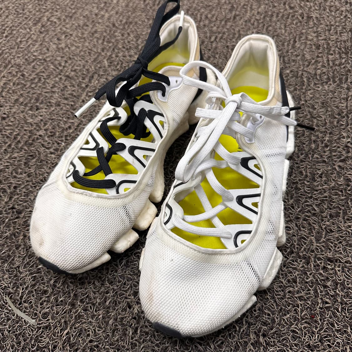 아디다스 X 스텔라맥카트니 클라이마쿨 벤토 여성 러닝화 235 상품이미지1