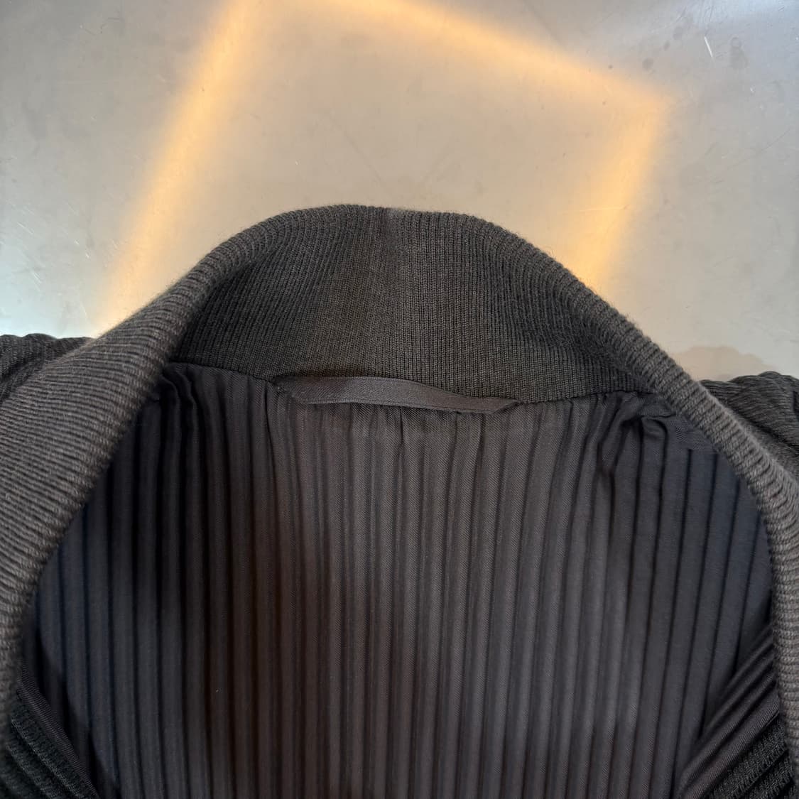 [리오브] 이세이미야케 옴므플리세 플리츠 가디건 상품이미지4