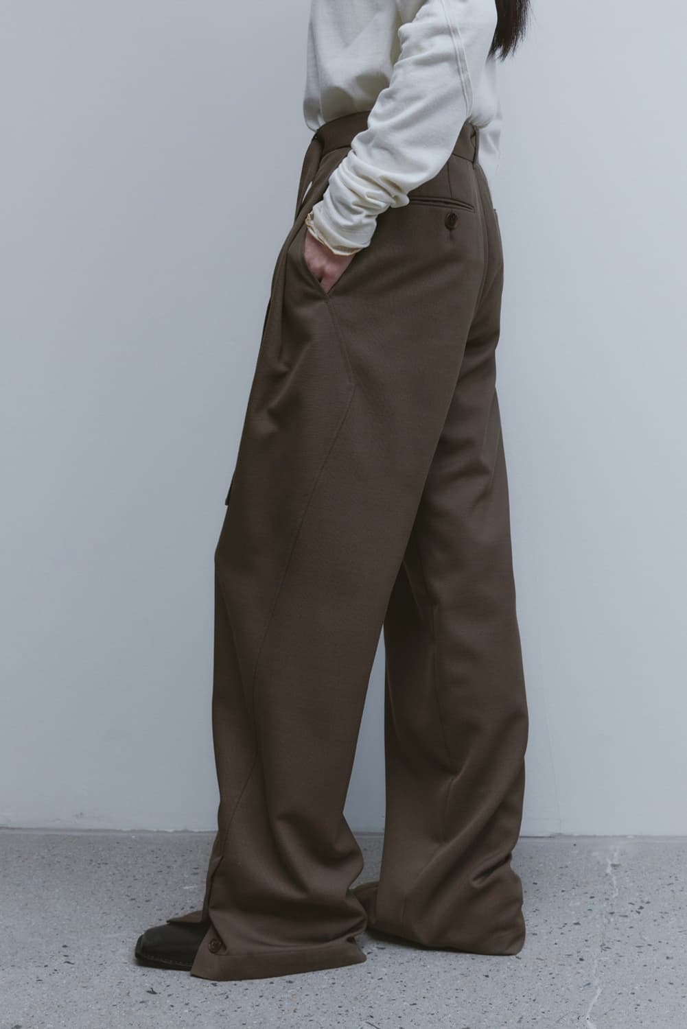 유스랩 Button Detail Structured Pants 상품이미지2