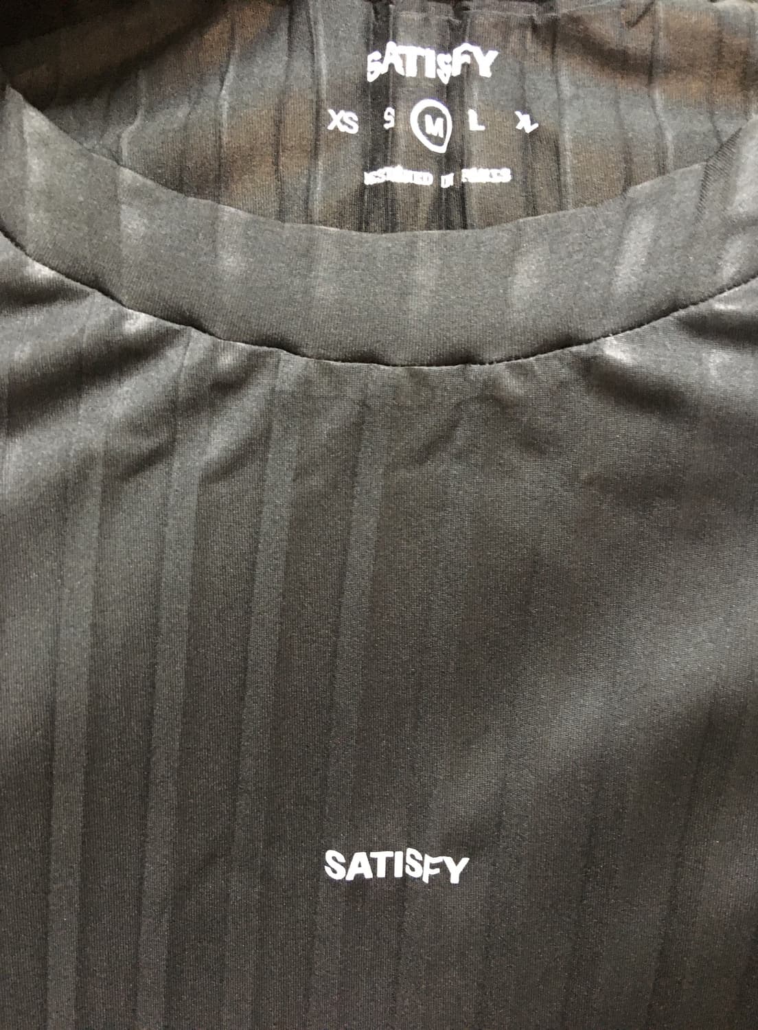 Satisfy 새티스파이 플리츠 블랙 긴팔티 판매합니다 상품이미지4