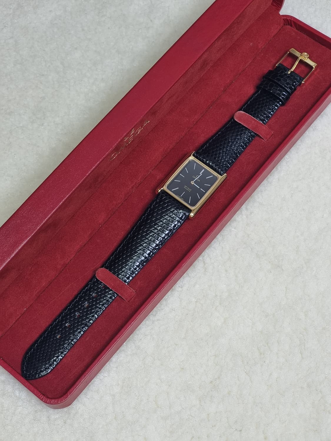 오메가 드빌 탱크 블랙 다이얼 쿼츠 남여공용 시계 상품이미지5