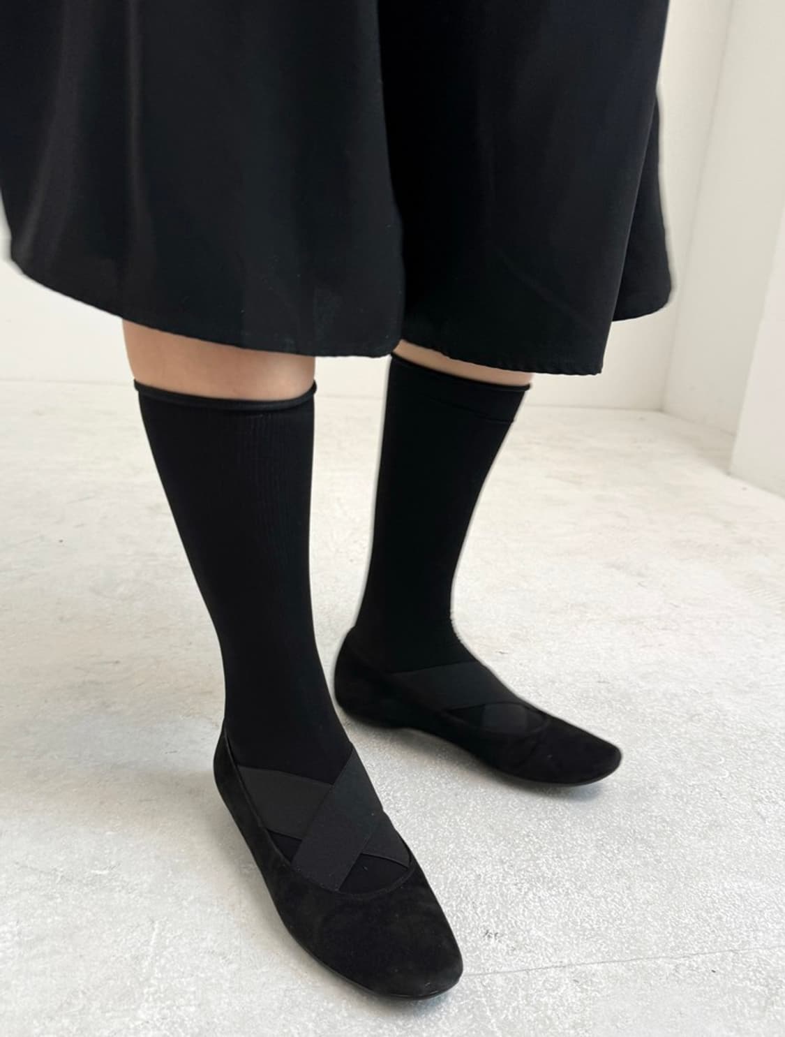 Donald J Pliner Suede Cross Elastic Flats 상품이미지5