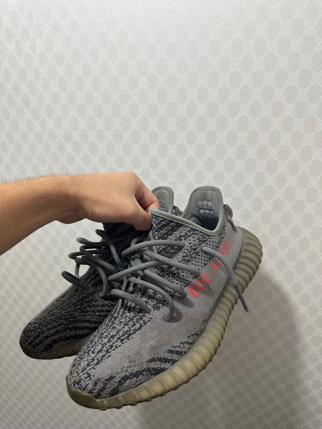 이지부스트 350 v2 벨루가2.0 상품이미지1