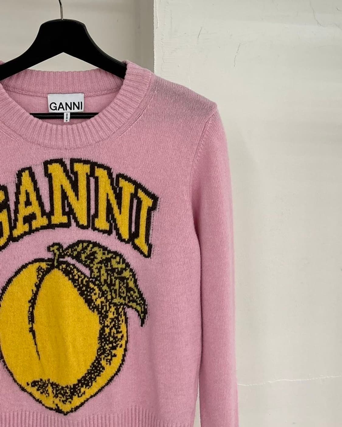 가니 그래픽 프린트 오넥 풀오버 코랄 블러쉬 니트 상품이미지4