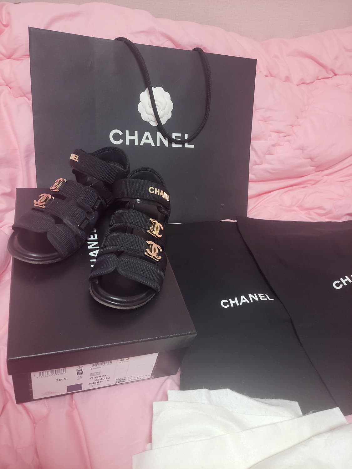 정품)급처3번신은상태좋은!샤넬 로고 블랙 벨크로 샌들 매장가270만원대 상품이미지1
