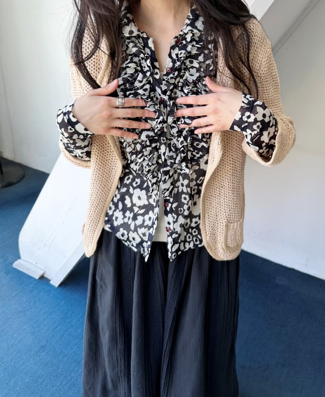 Silky fabric design wide collar blouse s 상품이미지9