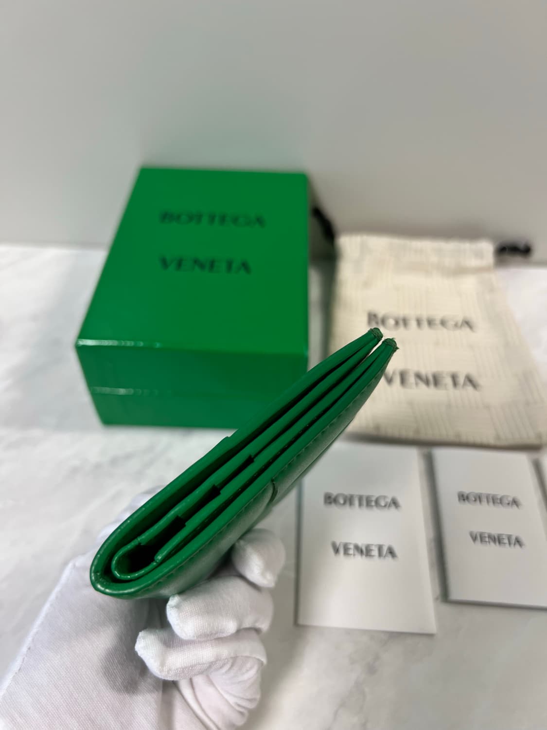 보테가베네타 슬림 폴더형 지갑 패러킷 상품이미지9