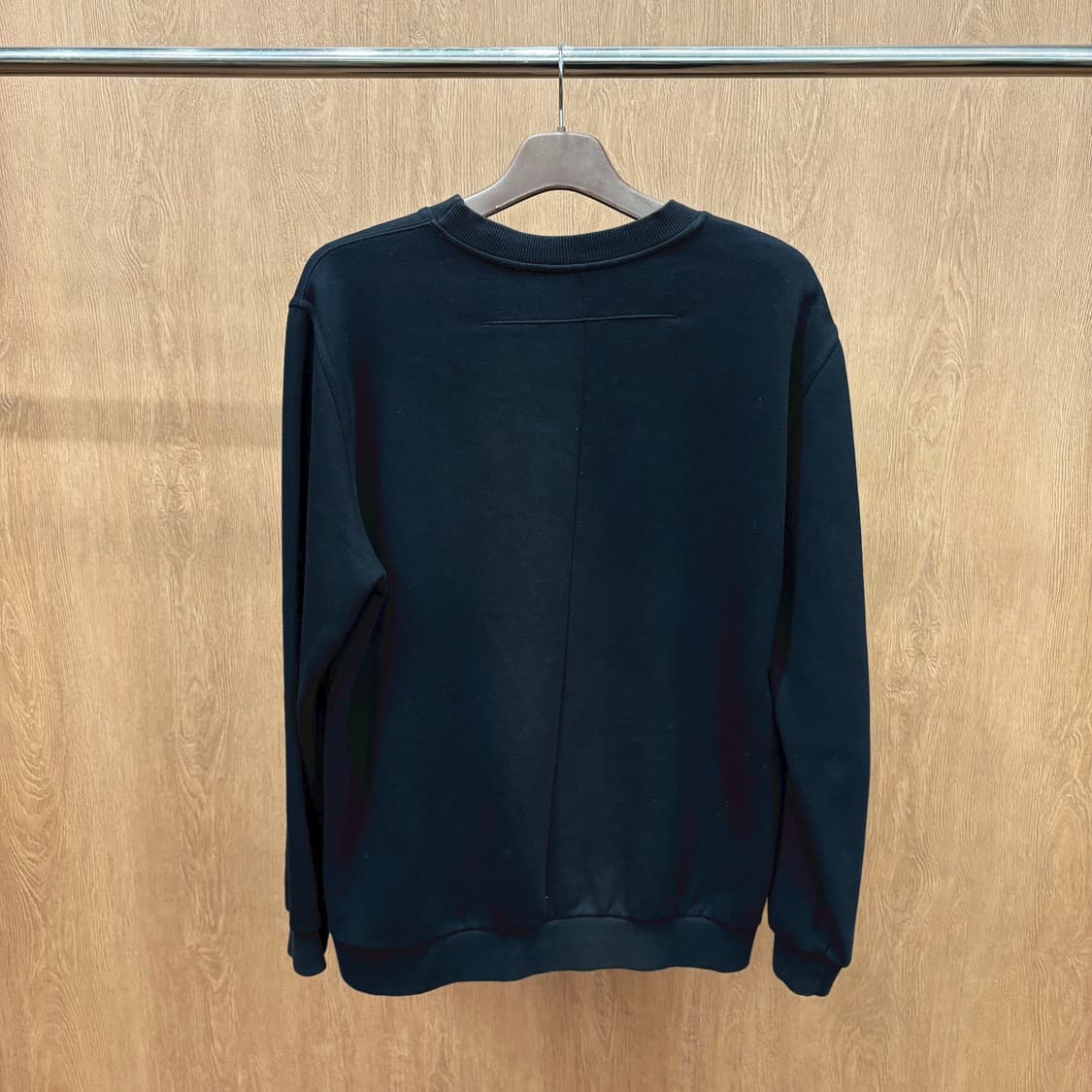 지방시 코튼 긴팔 맨투맨 그래픽 프린팅 디테일 레귤러핏 블랙 상품이미지3